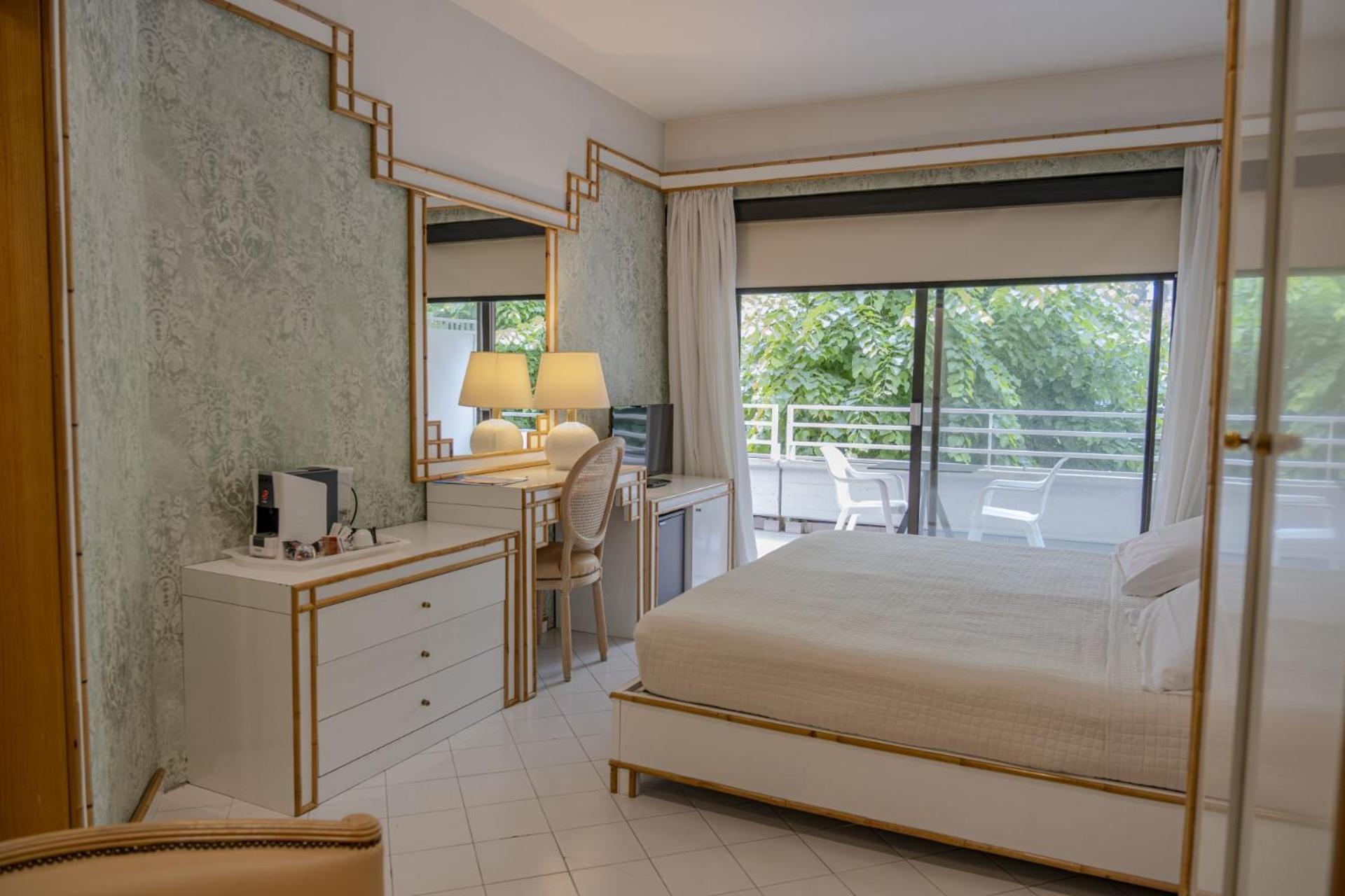 Hotel President - Vintage Hotel In Centro ริชโชเน ภายนอก รูปภาพ