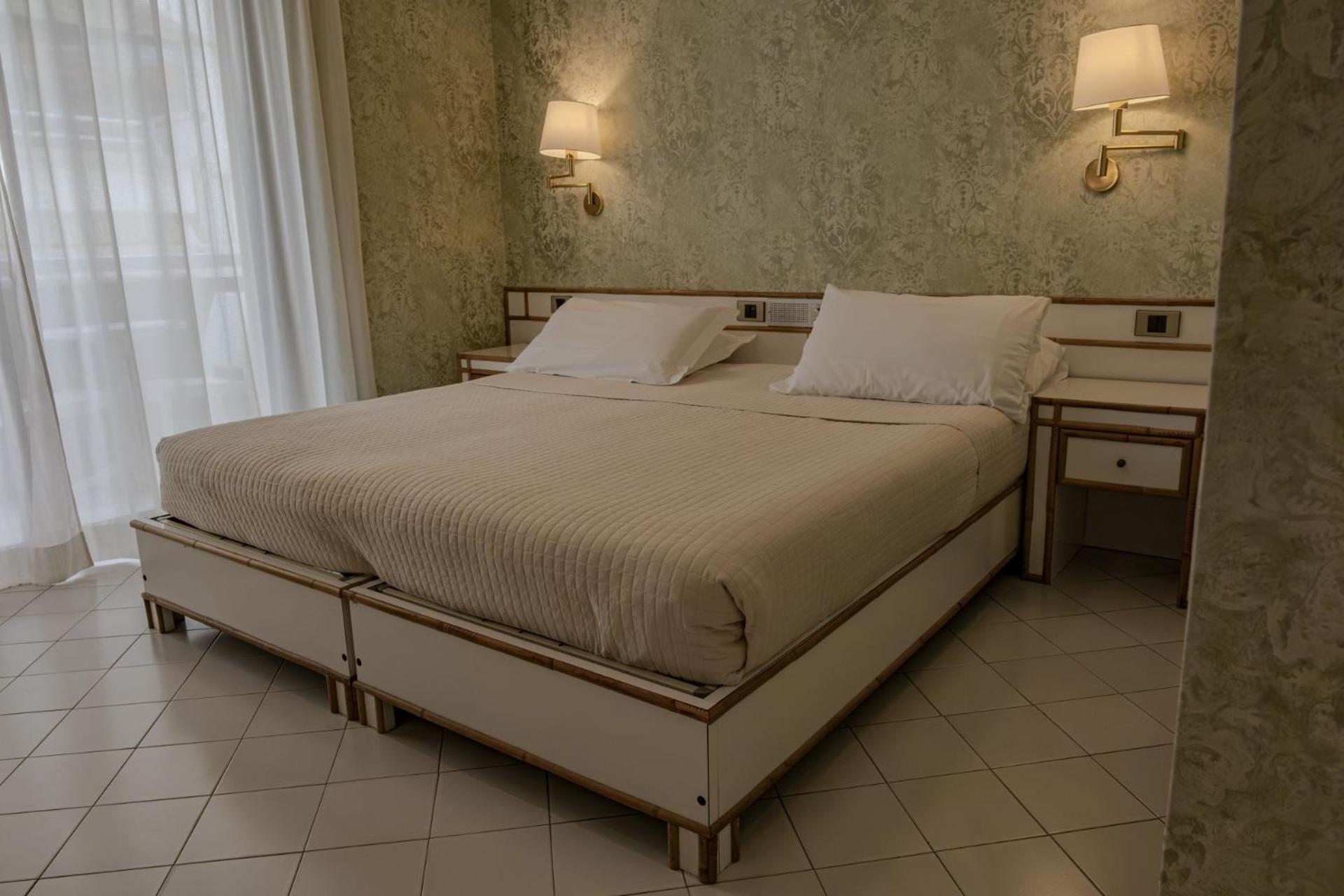 Hotel President - Vintage Hotel In Centro ริชโชเน ภายนอก รูปภาพ