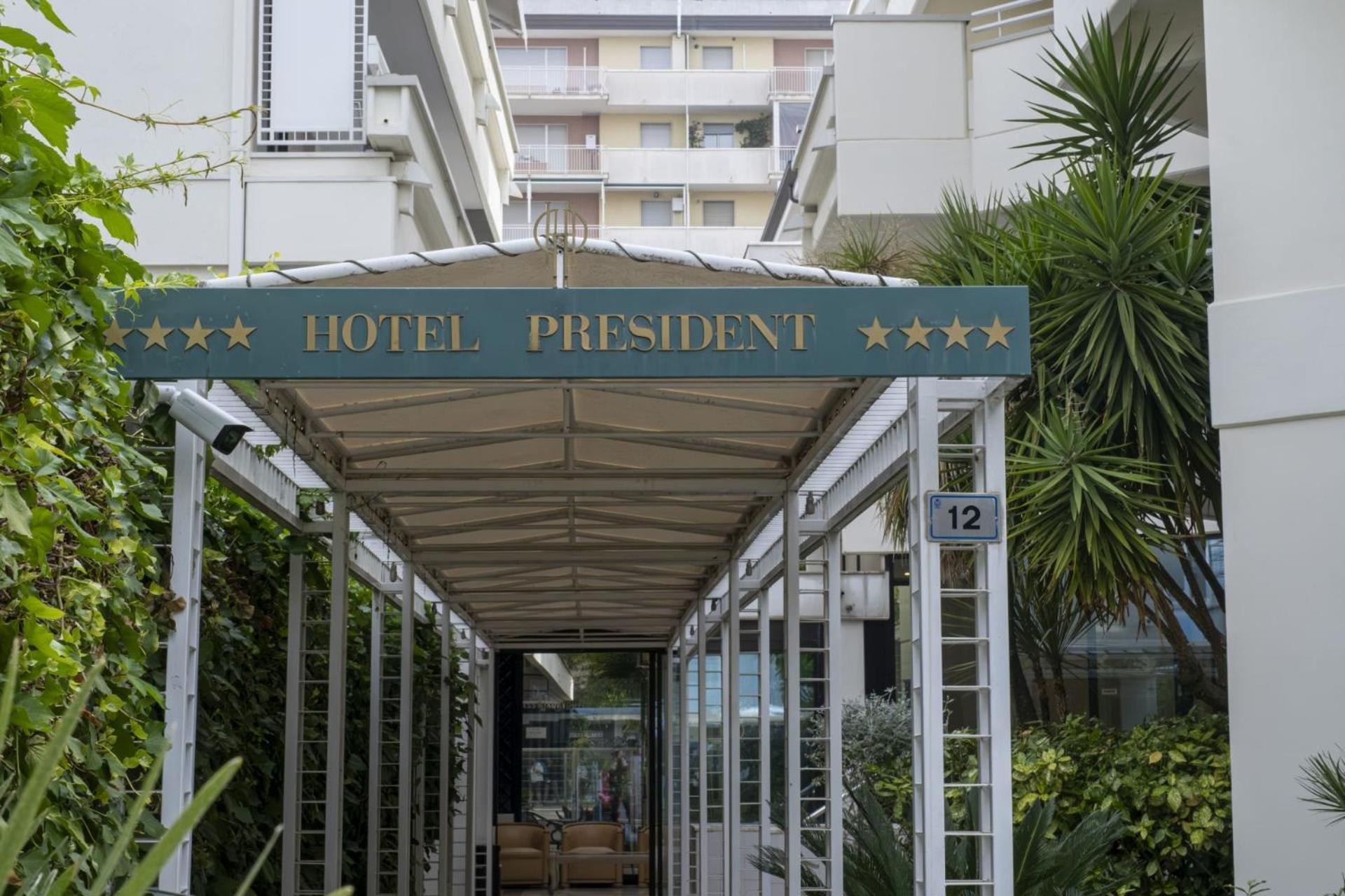 Hotel President - Vintage Hotel In Centro ริชโชเน ภายนอก รูปภาพ