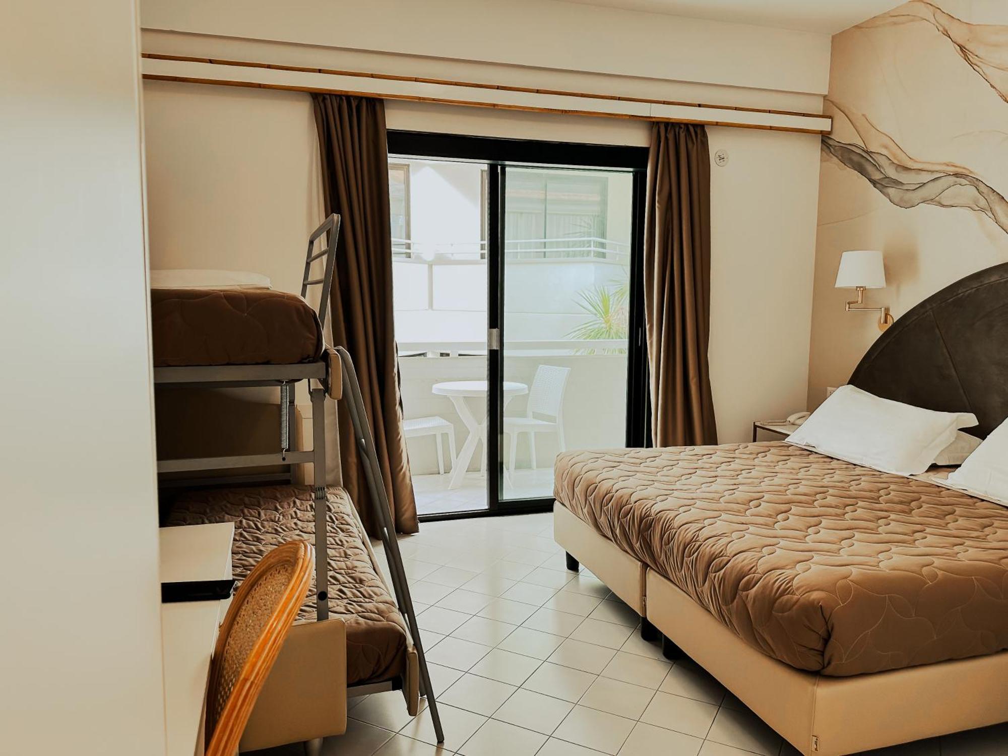 Hotel President - Vintage Hotel In Centro ริชโชเน ภายนอก รูปภาพ