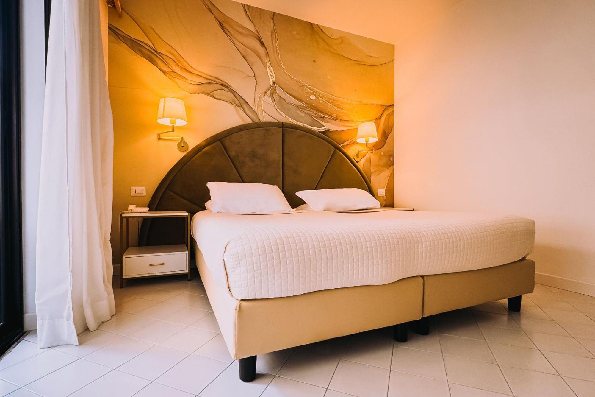 Hotel President - Vintage Hotel In Centro ริชโชเน ภายนอก รูปภาพ