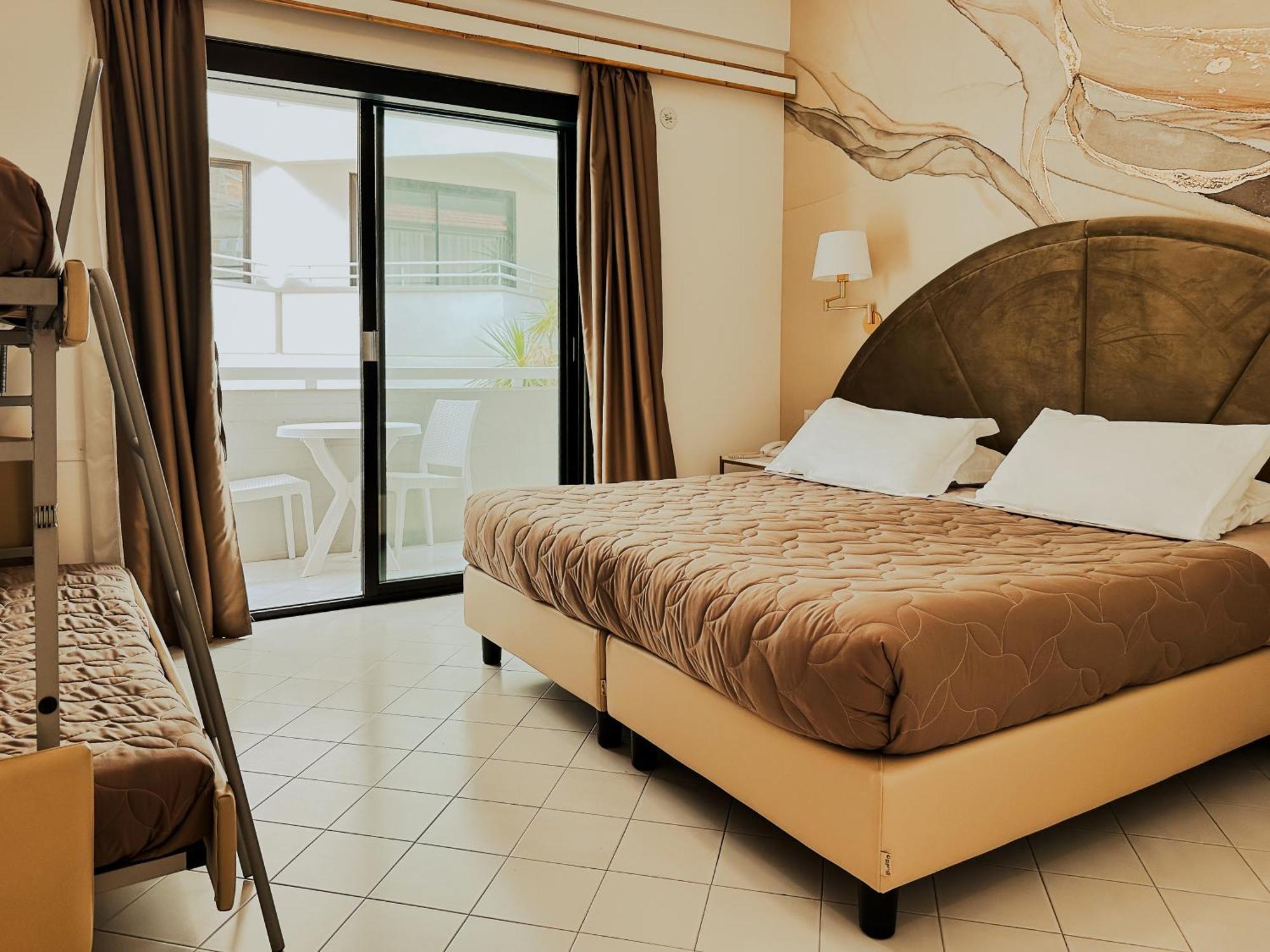 Hotel President - Vintage Hotel In Centro ริชโชเน ภายนอก รูปภาพ