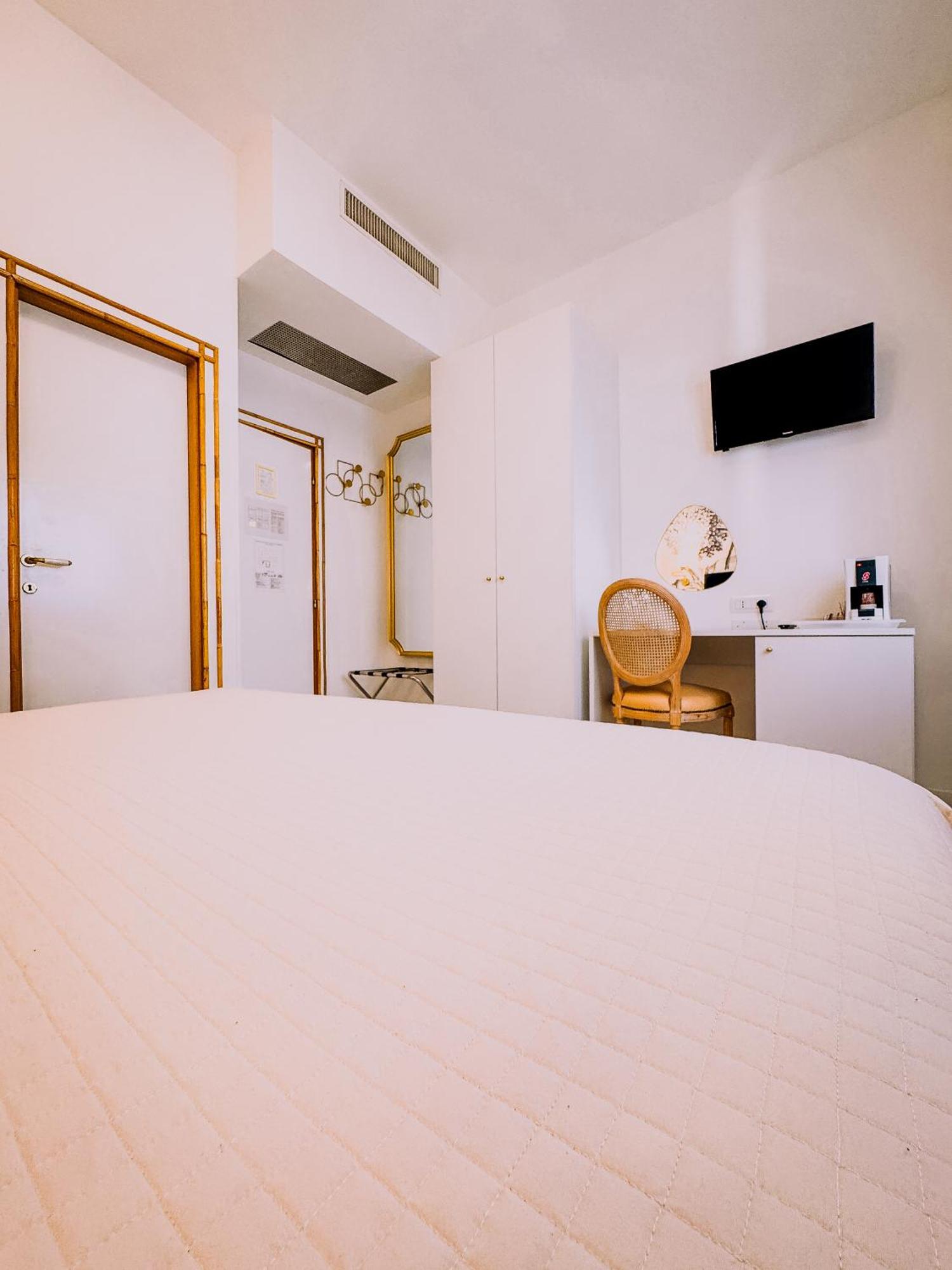 Hotel President - Vintage Hotel In Centro ริชโชเน ภายนอก รูปภาพ