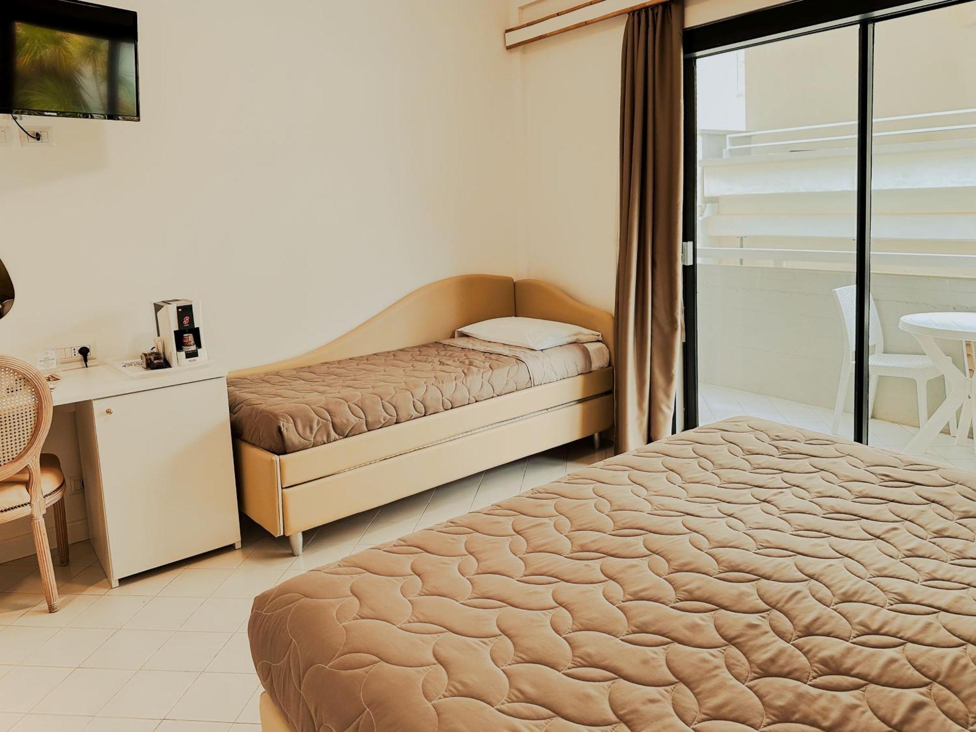Hotel President - Vintage Hotel In Centro ริชโชเน ภายนอก รูปภาพ