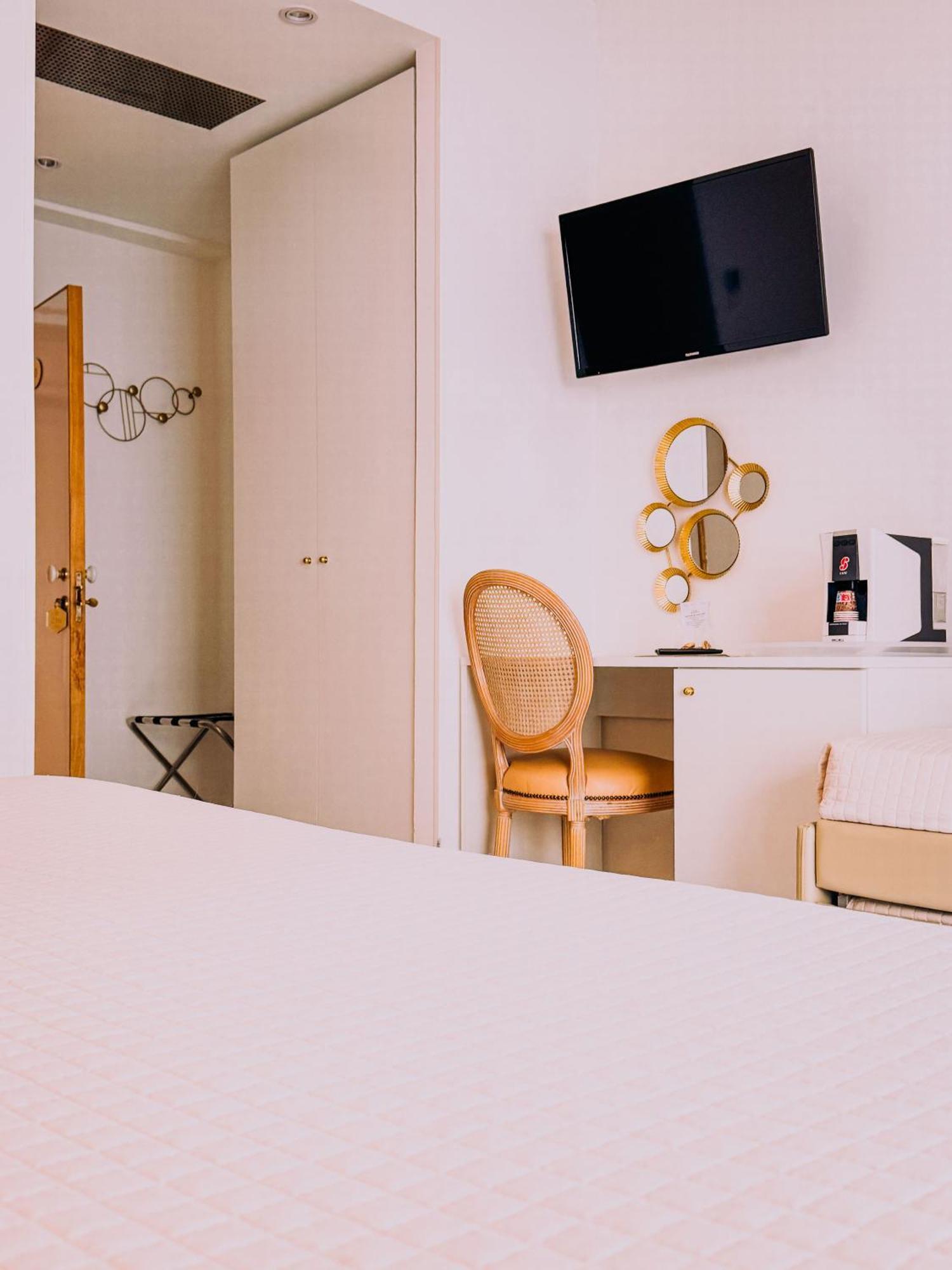 Hotel President - Vintage Hotel In Centro ริชโชเน ภายนอก รูปภาพ