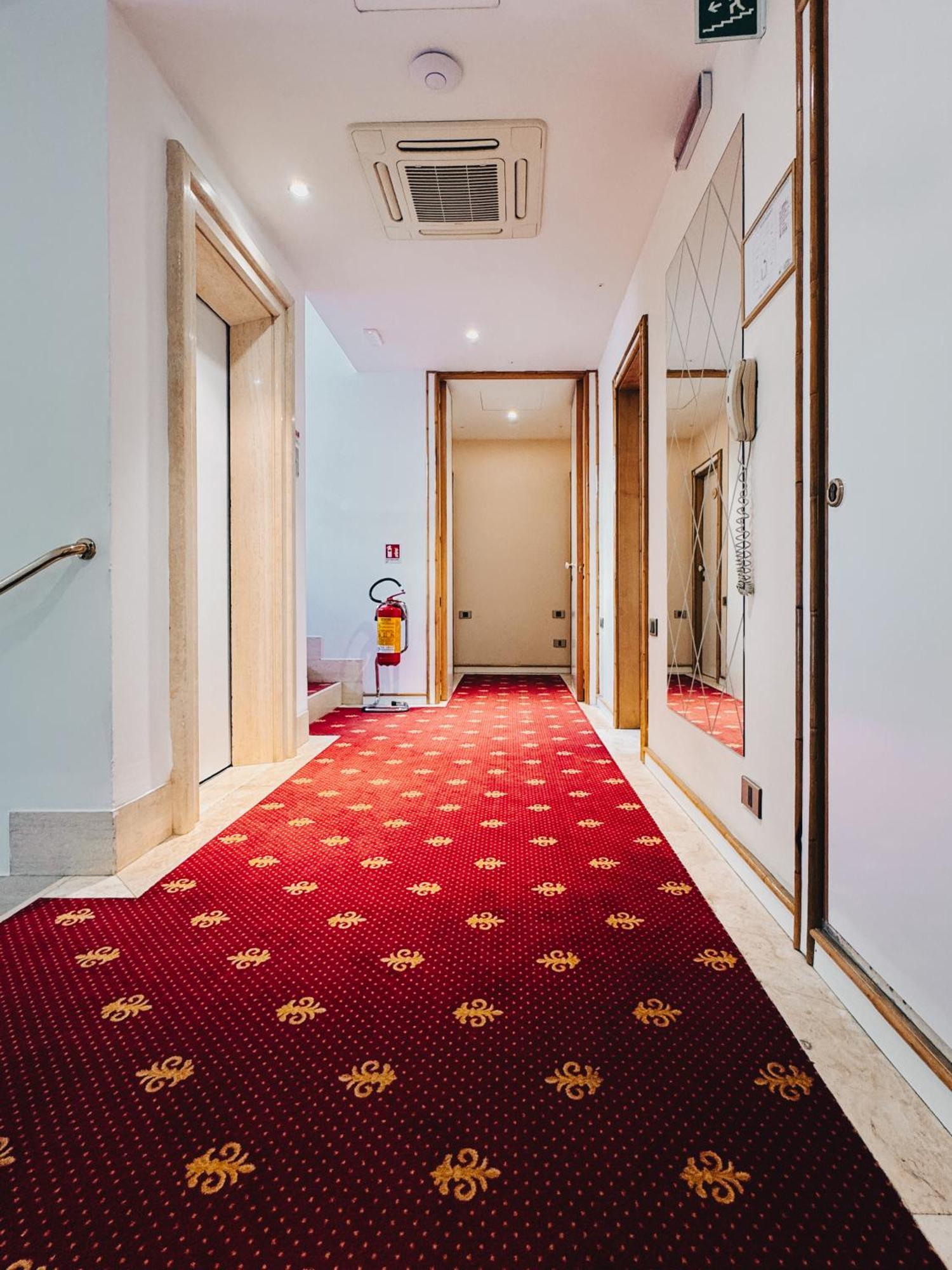 Hotel President - Vintage Hotel In Centro ริชโชเน ภายนอก รูปภาพ