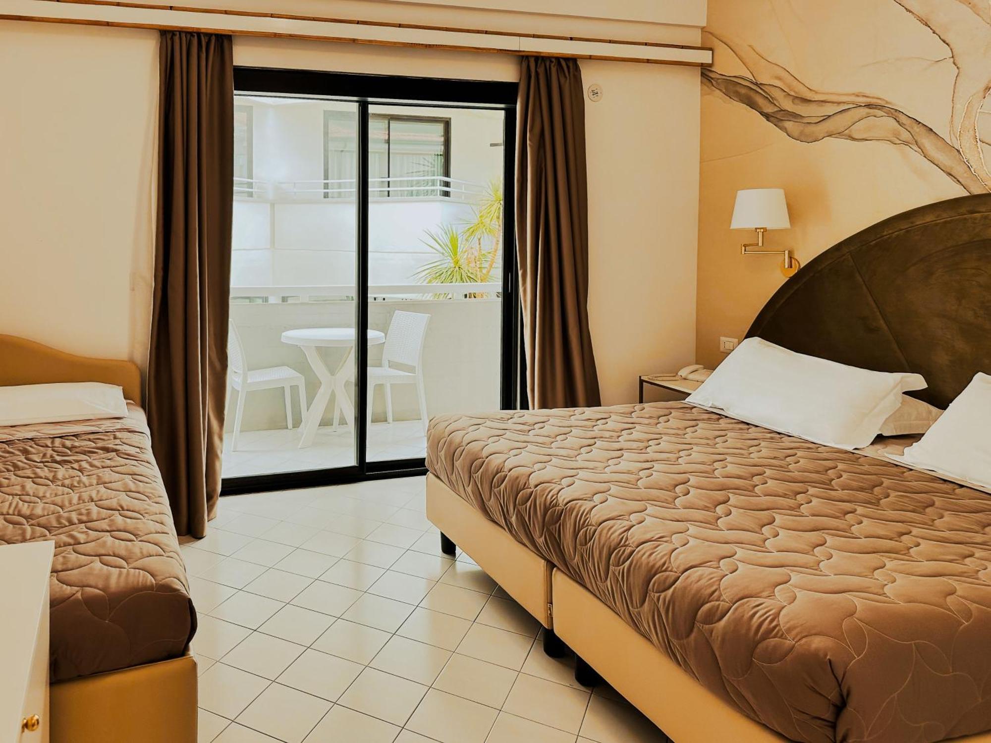 Hotel President - Vintage Hotel In Centro ริชโชเน ภายนอก รูปภาพ