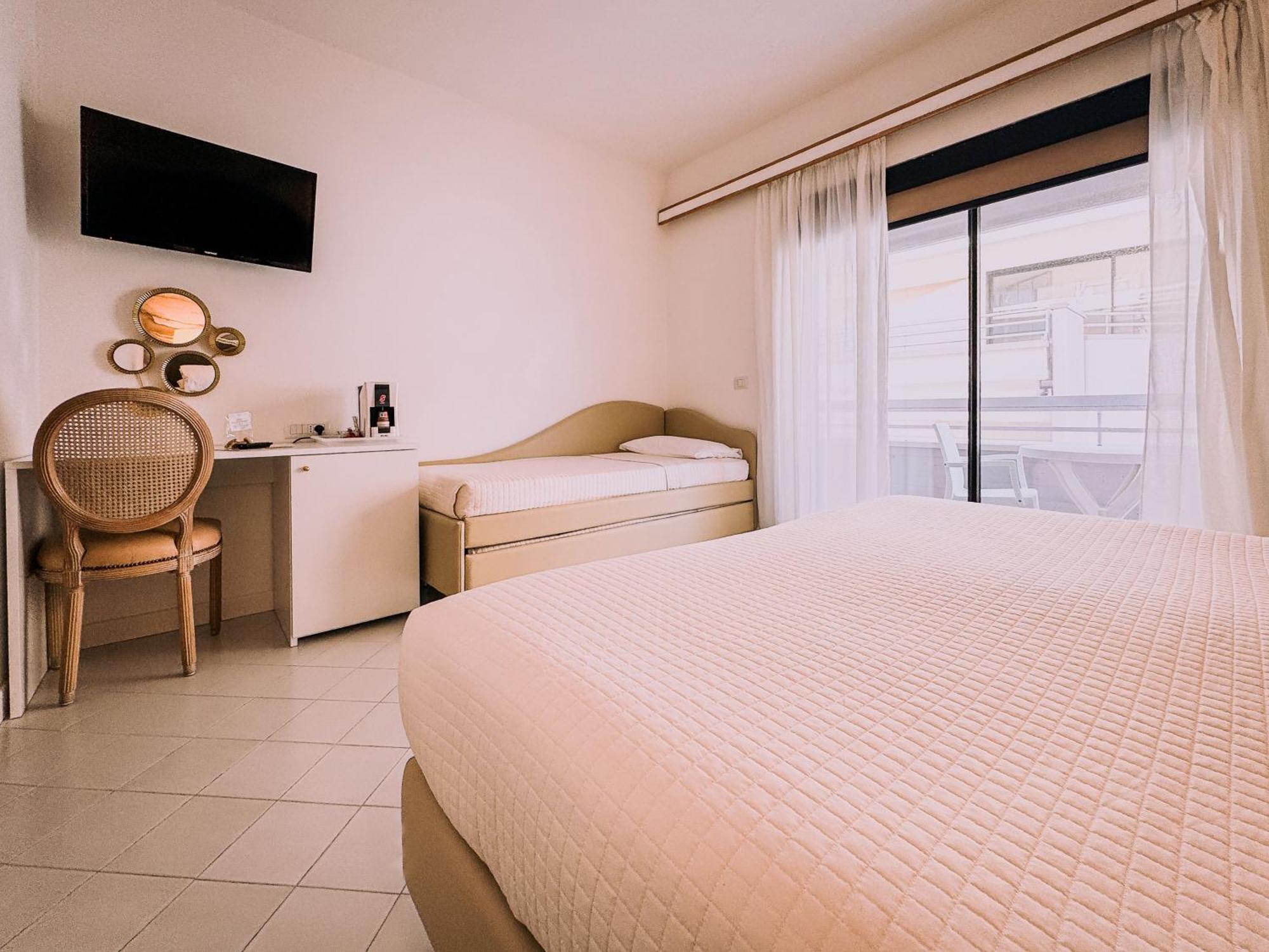 Hotel President - Vintage Hotel In Centro ริชโชเน ภายนอก รูปภาพ
