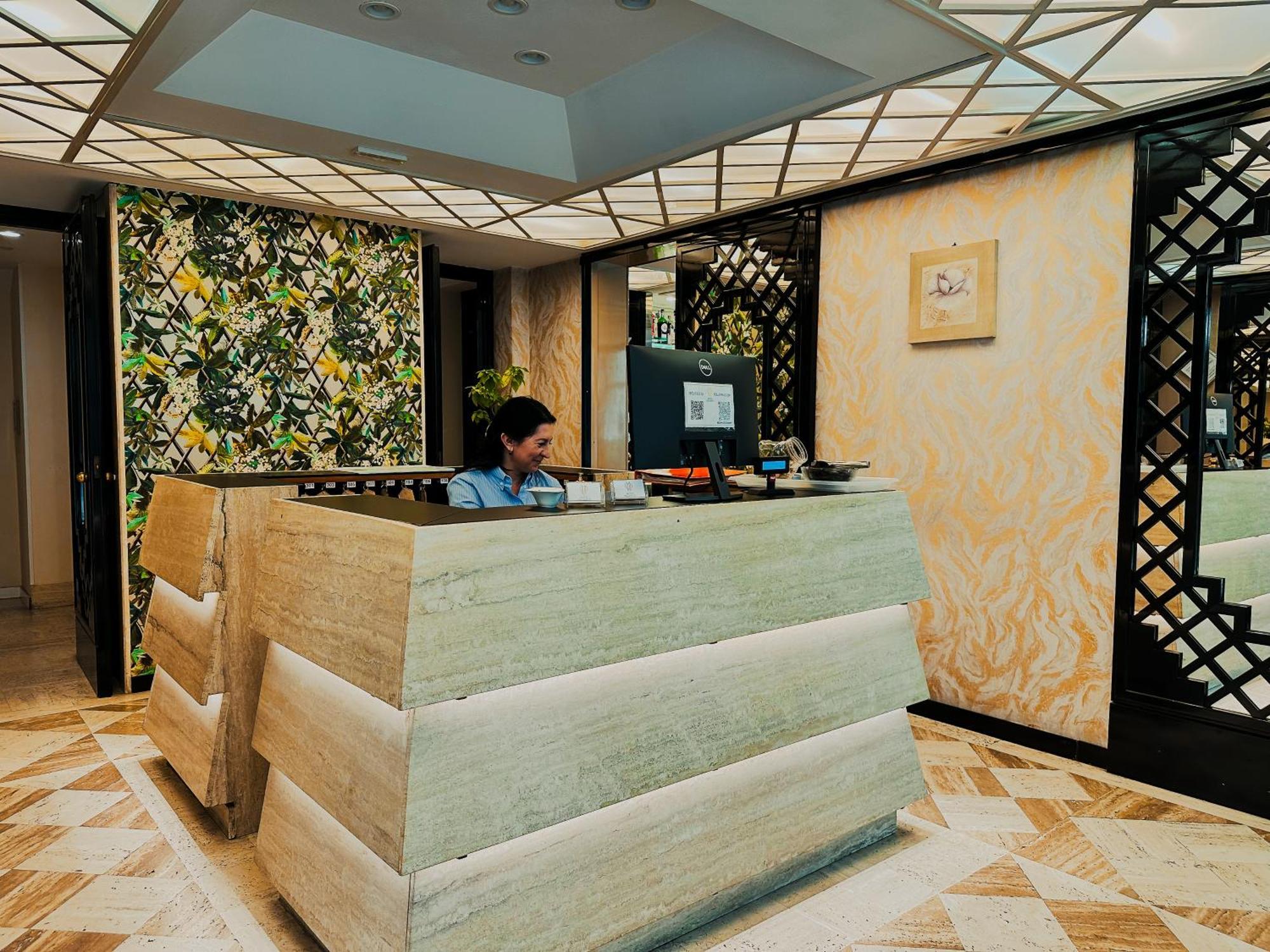 Hotel President - Vintage Hotel In Centro ริชโชเน ภายนอก รูปภาพ