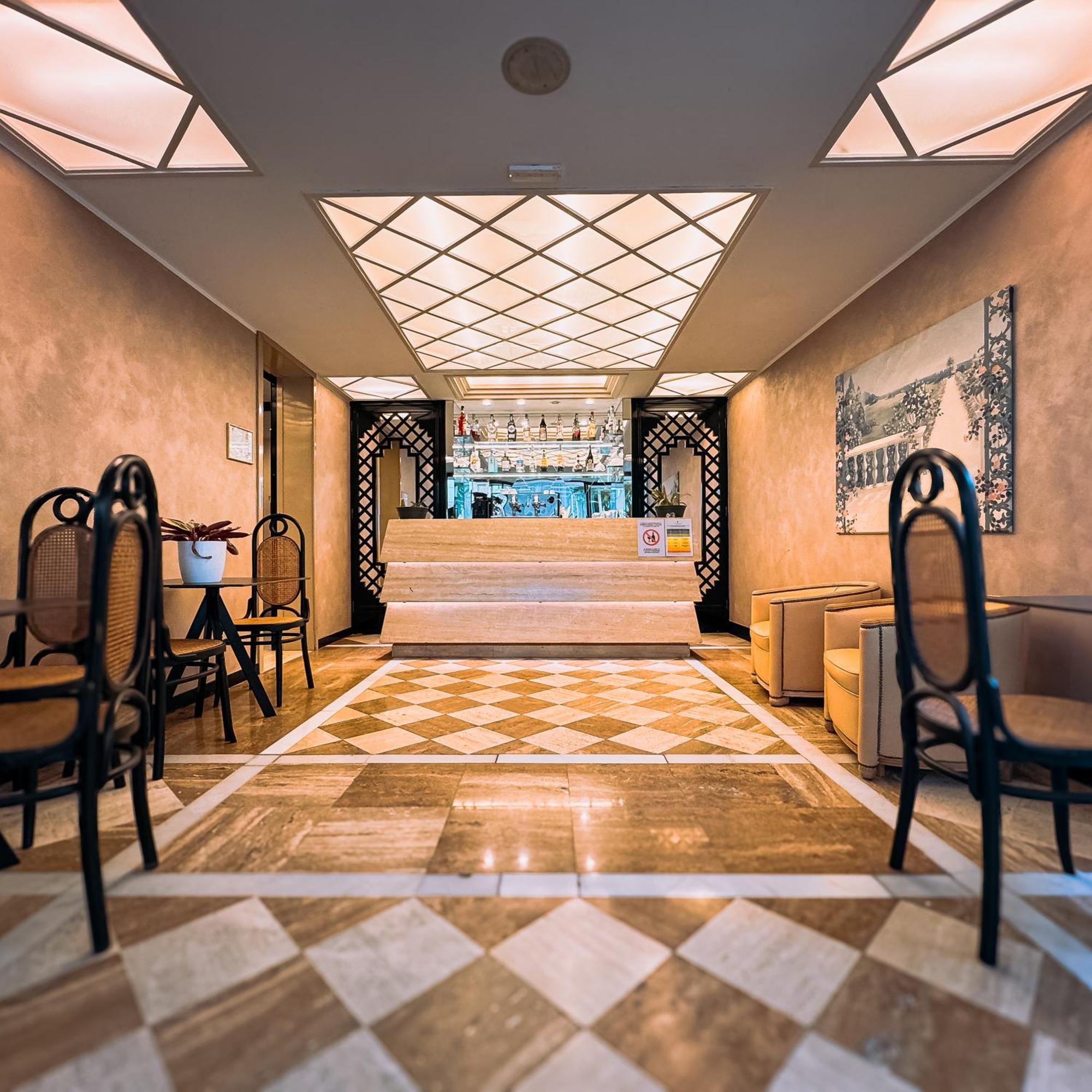 Hotel President - Vintage Hotel In Centro ริชโชเน ภายนอก รูปภาพ
